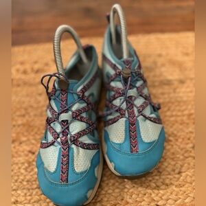 Chaco Little Girls’ Outcross Sandal Sneaker junior size 4